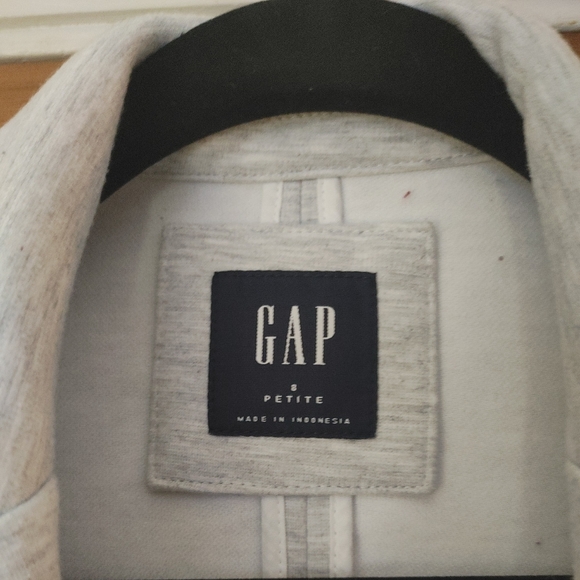 HP! 🎉🎉🎉NWOT Gap Blazer - Picture 5 of 9
